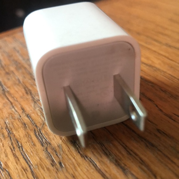 Apple charger block - Picture 2 of 2
